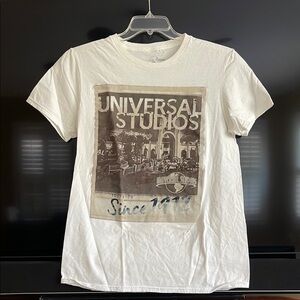 Universal Studio Unisex White Short Sleeve Tee with Vintage Graphic Size Medium